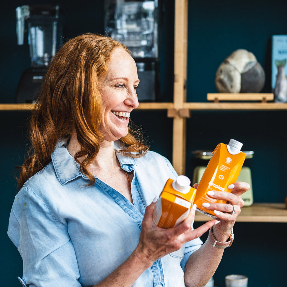 Carrie entlüftet den Bauch von Amalia